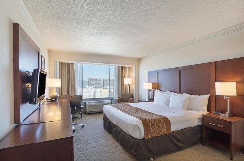 Comfort Inn By The Bay image 2