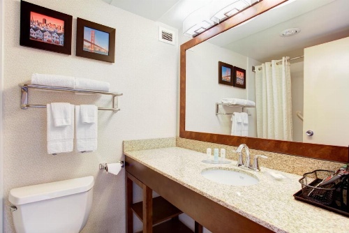 Comfort Inn By The Bay image 3